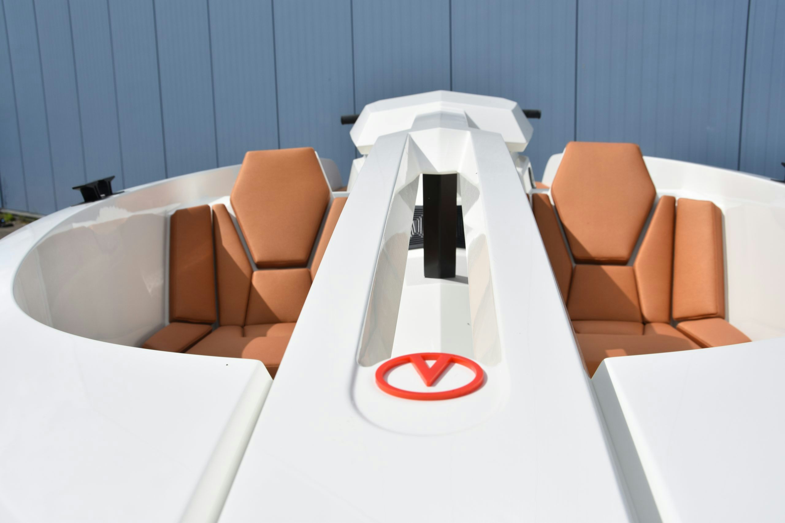 Vanquish_Yachts_VQ16_Closeup_Seats